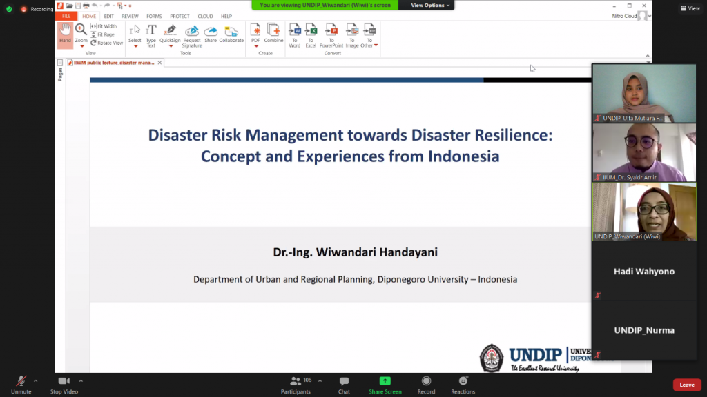 Pemaparan Materi dalam Public Lecture